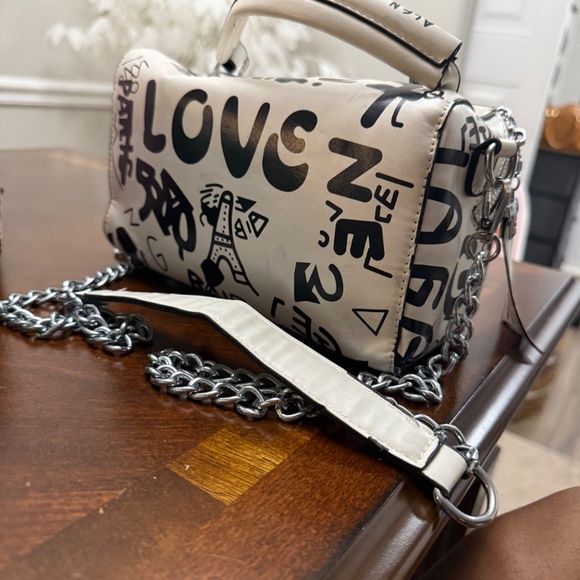 White Paris Me Purse - Picture 2 of 2